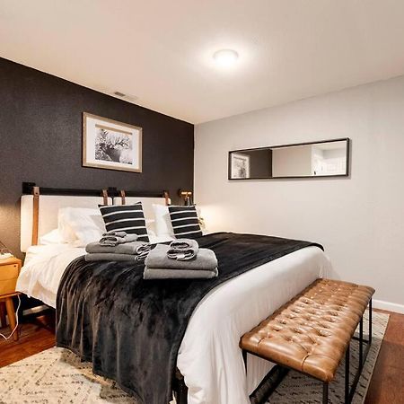Adorable 2-Bedroom Modern Basement DEN Eksteriør bilde